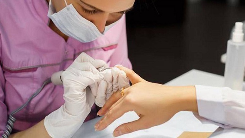 Găng tay y tế có cần thiết cho tiệm nail không? nên dùng loại nào?